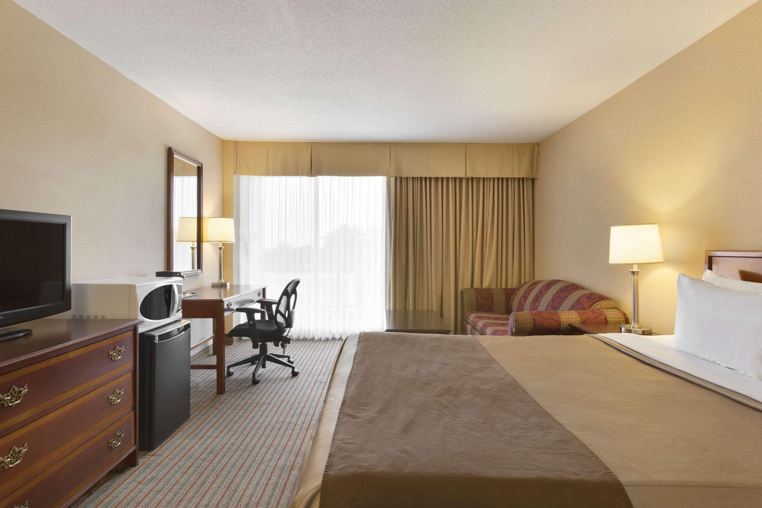 Ramada By Wyndham Belleville Harbourview Conference Center Luaran gambar