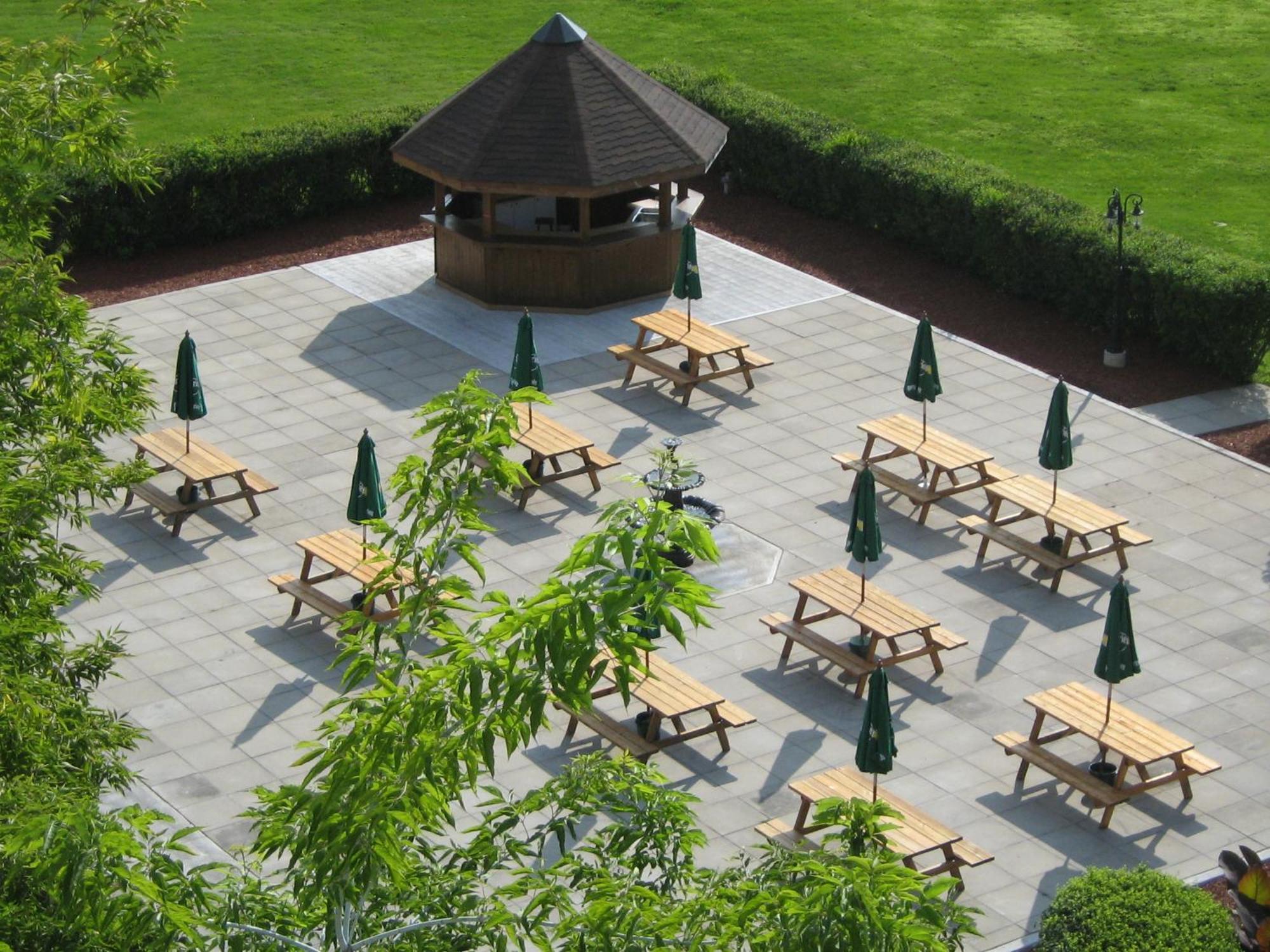 Ramada By Wyndham Belleville Harbourview Conference Center Restoran gambar