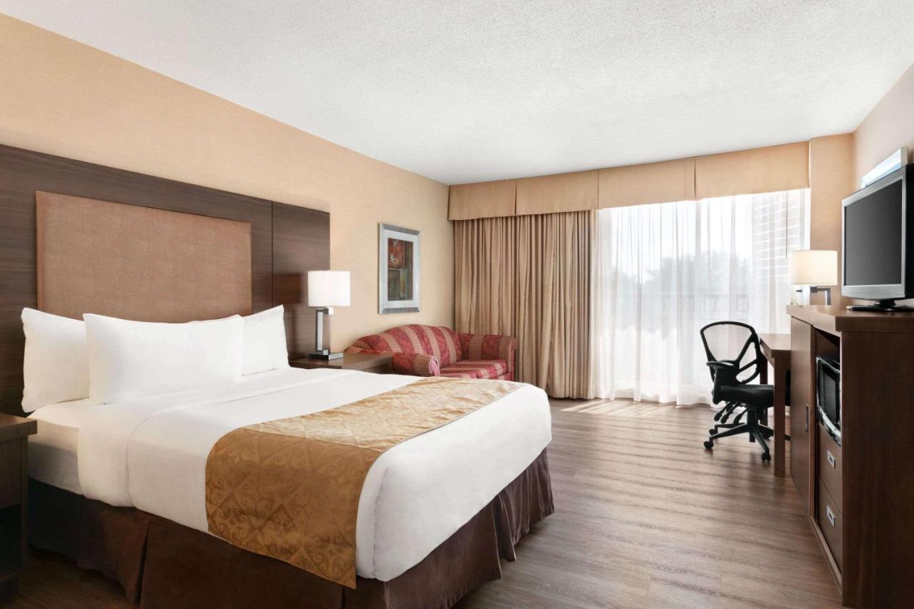 Ramada By Wyndham Belleville Harbourview Conference Center Luaran gambar