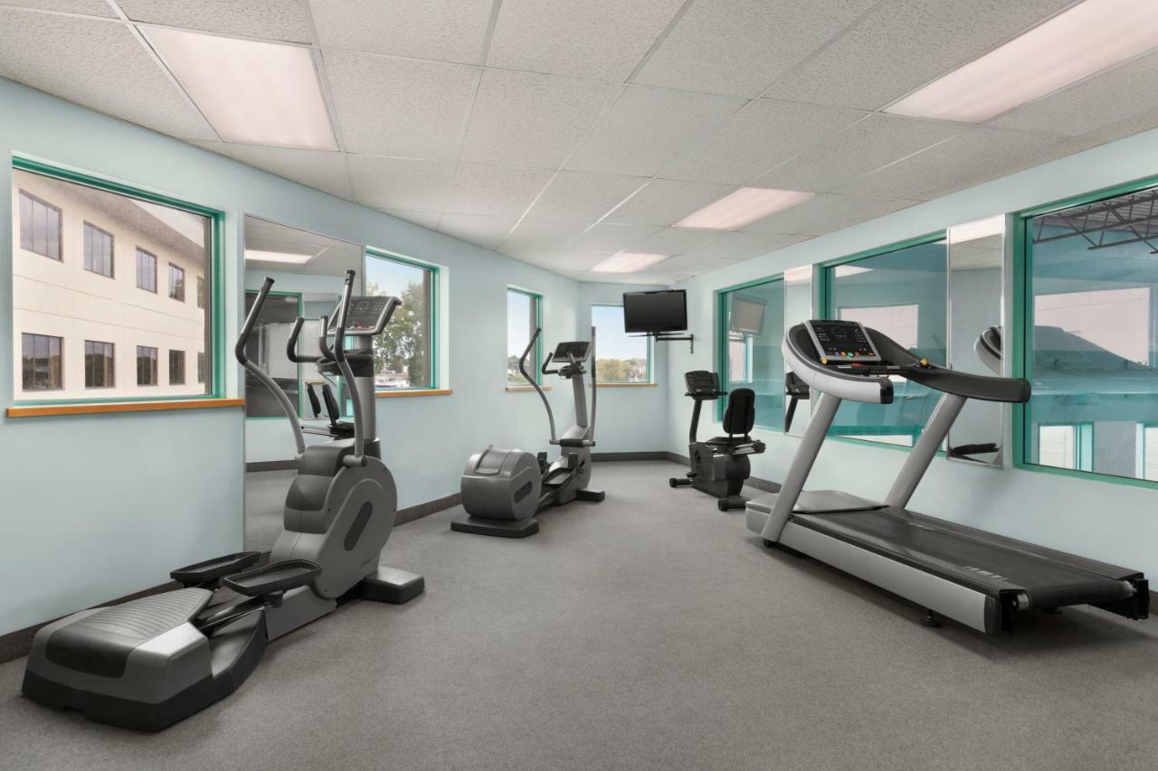 Ramada By Wyndham Belleville Harbourview Conference Center Luaran gambar